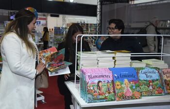 La FIL Asunción se extiende hasta este domingo con atractivas ofertas y novedades editoriales.