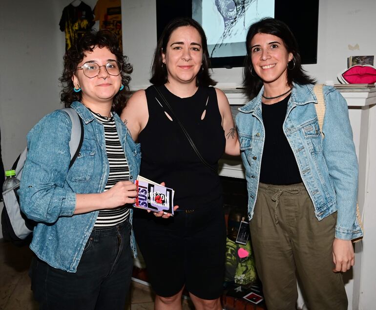 Coralie Arbo, Adriana González y Emilia Leiva.