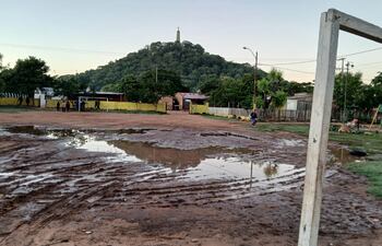 Varias viviendas se encuentran en los alrededores de la escuela Cerro Poty, ubicada en la zona del Cerro Lambaré.