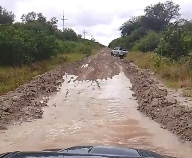 De esta manera lamentable se encuentra el camino que llega a Fuerte Olimpo