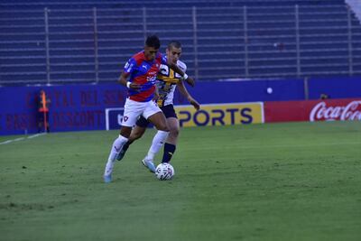 Fredy Vera se escapa de la marca de Fernández para crear una jugada de riesgo para Cerro Porteño
