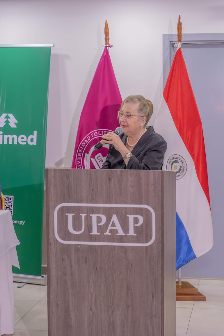 Prof. Dra. Emma Paoli de Viedma durante la inauguración del nuevo Hospital Universitario del Este.