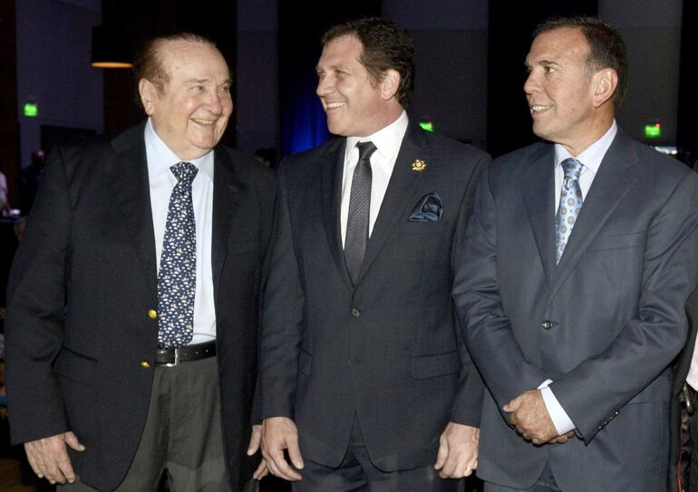11 DE DICIEMBRE DE 2014. Nicolás Leoz (+), Alejandro Domínguez y Juan Ángel Napout con caras sonrientes y miradas cómplices. Definitivamente eran otros tiempos, cuando nadie se imaginaba que meses después  serían revelados los más oscuros negociados del FIFAgate.