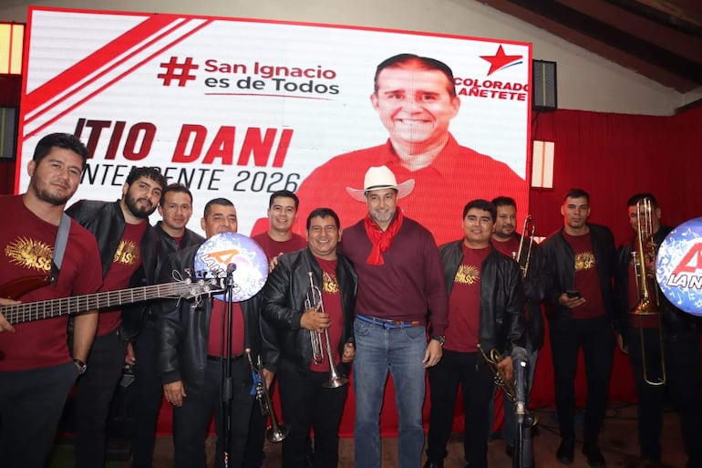 Mario Abdo Benítez acompañó a precandidatos de Colorado Añetete en San Ignacio, Misiones.