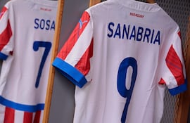 La casaca que utilizará Antonio Sanabria en el amistoso de Paraguay vs. México en San Antonio, Texas, por la última Fecha FIFA del año.