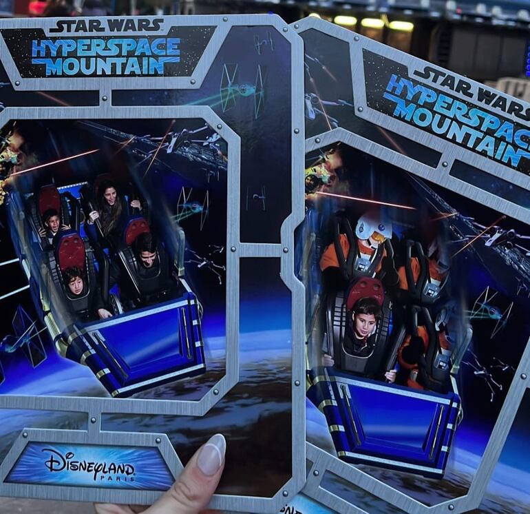 Imágenes de Iván Torres con sus hijos y su prometida disfrutando en uno de los juegos del parque temático Disneyland París. (Captura de la historia de Instagram de Stephanie Ríos)