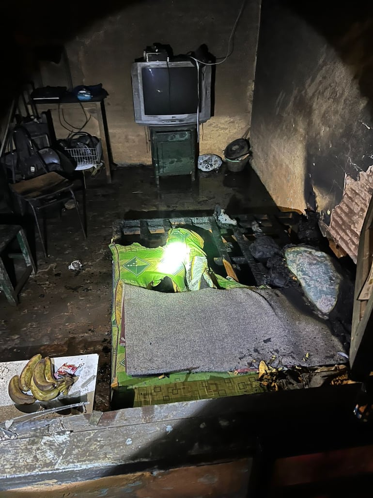 La parte más afectada por las llamas habría sido la cama donde se encontraba la víctima.