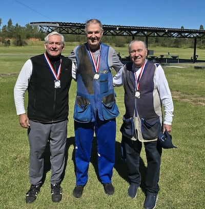 El podio de la quinta fecha del Nacional de Tiro Fosa Olímpica: José Gómez (i), Paulo Reichardt y Vicente Berguez.