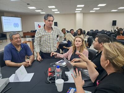 Isaías Vergara, reunido por segunda vez - y a puertas cerradas-, con funcionarios del MEC para el Plan Nacional de Educación.