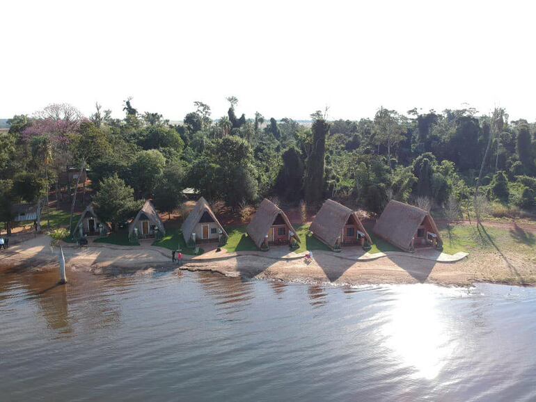 Rodeado de un área verde por un lado y por el otro del lago Yguazú, el Parque Ito es ideal para disfrutar del feriado.