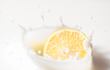 ¿Por qué los cítricos “cortan” la leche?