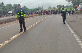 VDB Los nativos vuelven a cerrar el km 129 de la Ruta Py 02 en J. Eulogio Estigarribia.