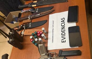 Armas encontradas en poder de Víctor Centurión Dávalos (48), funcionario de la Justicia Electoral detenido en San Lorenzo.