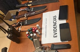 Armas encontradas en poder de Víctor Centurión Dávalos (48), funcionario de la Justicia Electoral detenido en San Lorenzo.