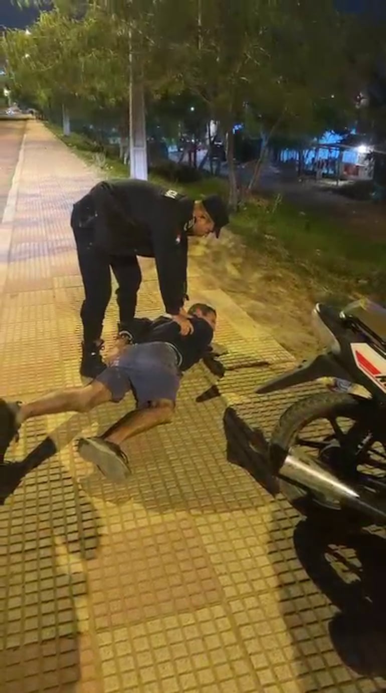 Momento de la detención del sospechoso.