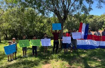 Pobladores de Zanha Jhu durante una protesta pidiendo la protección del agua.