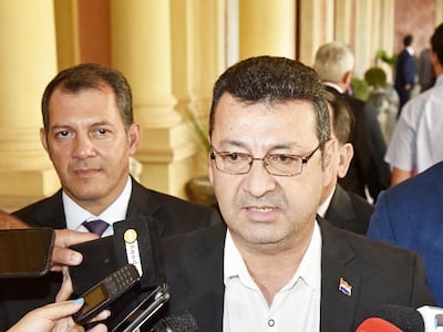 De izq. a der.: Carlos Giménez, Freddy D’Ecclesiis y Mauricio Espínola, ayer a la mañana en Palacio de López.