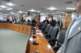 Puentazo en la Junta Municipal: Concejales dejaron sin quórum la sesión de este miércoles. En la imagen Juan Carlos Ozorio (ANR-HC), Jesús Lara (ANR-disidente) y Nasser Esgaib (ANR-HC) en primer plano.