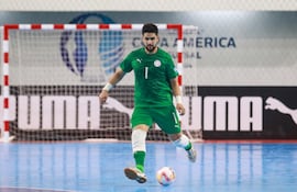 Giovanni González recibió el premio al mejor portero del cuadrangular internacional en Francia.