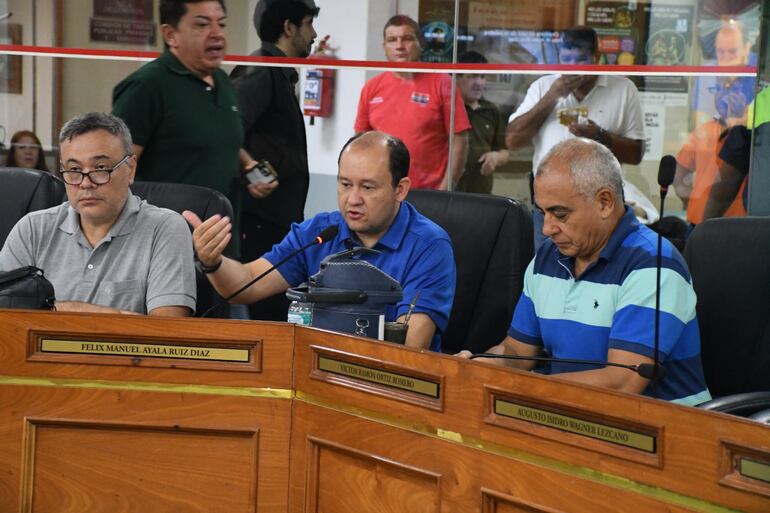 Concejales liberales Humberto Blasco, Félix Ayala y Ramón Ortíz.