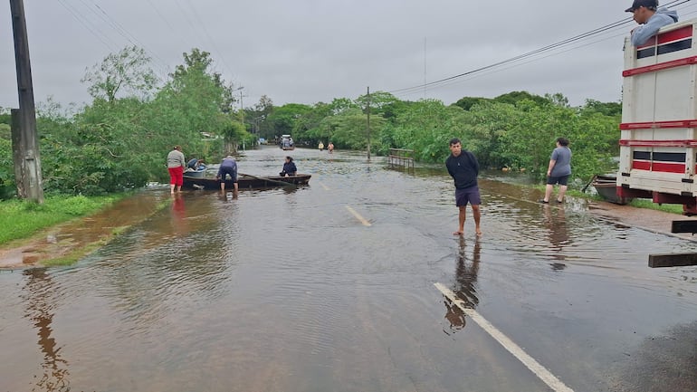 Zona de Ayolas afectadas por desborde del río Paraná
