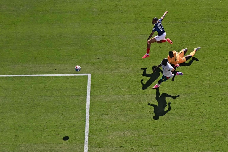 Bradley Barcola establece con gran resolución el 2-0 para el seleccionado galo.