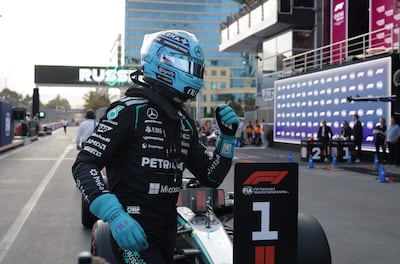 George Russell, de Mercedes, logró la "pole position" en Bakú.