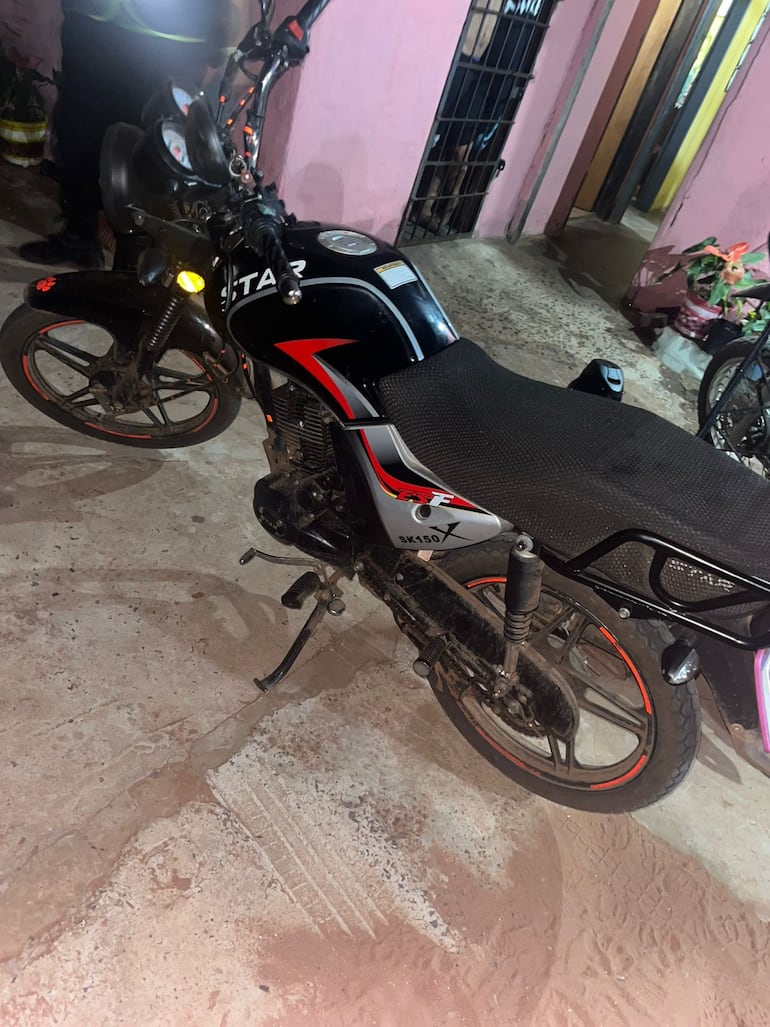 Motocicleta robada recuperada por la Policía.