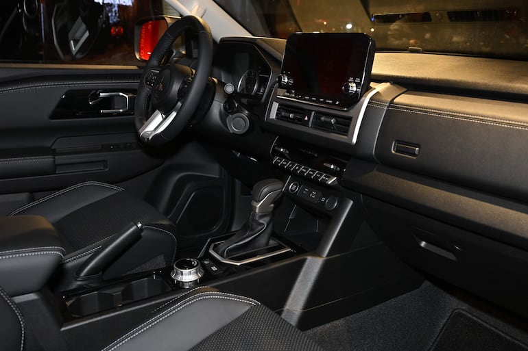 Interior de uno de los modelos de Mitsubishi, que busca reconectar con clientes históricos y atraer a nuevos usuarios.