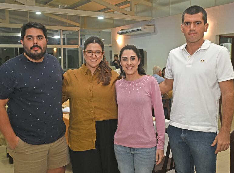 Bruno Pappalardo, Gabriela Lahaye, Lucía y Juan Gorostiaga.