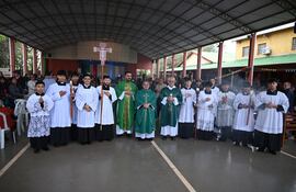 La convivencia franciscana arrancó con una misa en el polideportivo del Colegio Juan Pablo II.