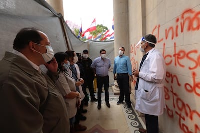 Inspeccionan daños al Panteón Nacional de los Héroes.