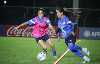 Entrenamiento fuerte de la selección absoluta con miras al juego de este martes ante Venezuela.
