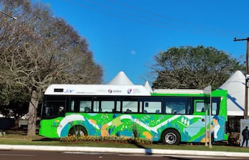 Tres autobuses eléctricos donados a la municipalidad de Hernandarias se encuentran operando en el transporte urbano de pasajeros de la ciudad.