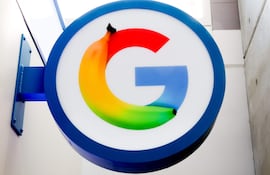 El logotipo de Google durante la inauguración del Centro de IA de Google en Berlín (Alemania).