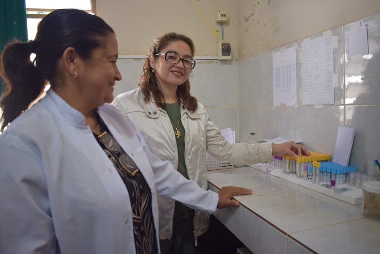 La directora de la Novena Región Sanitaria, Dra. Auria Villalba, aseguró que está garantizado el servicio de laboratorio para pacientes internados y de urgencias.