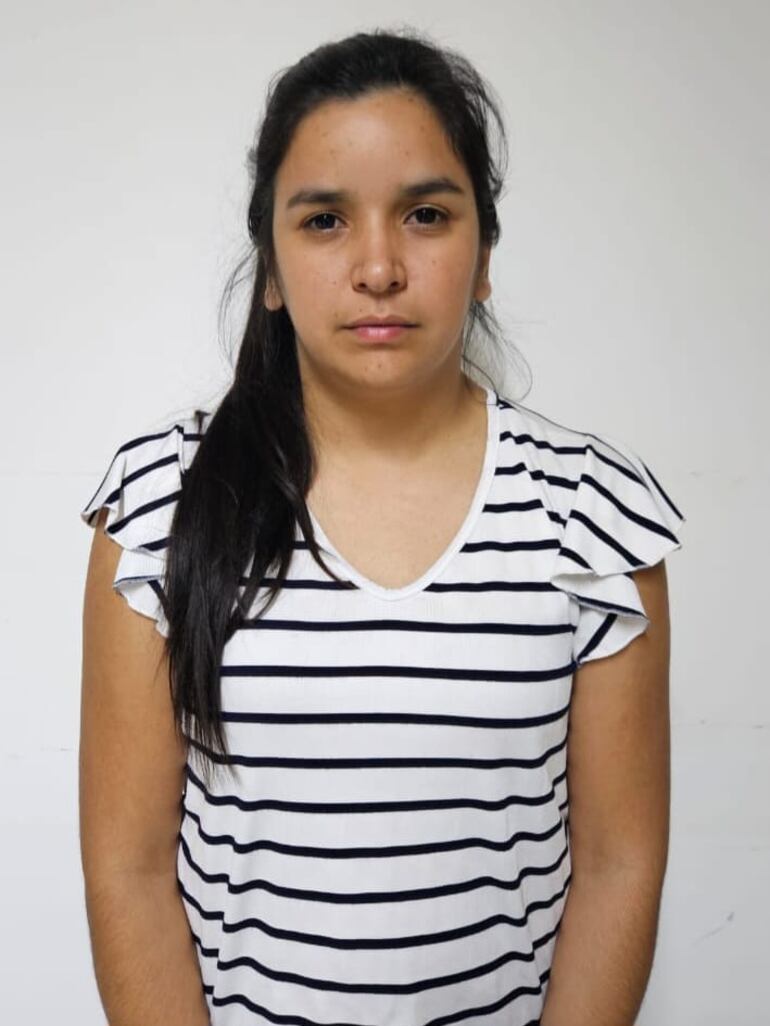 Tamara Scarlet Recalde Viveros, empleada de Camping 44, encarcelada por tráfico de armas.