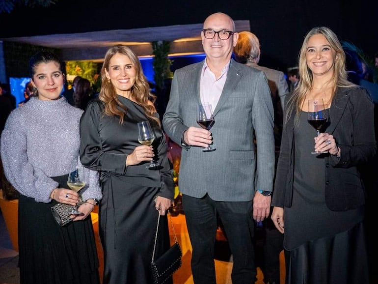 Invitados especiales de Datasystems asistieron a la fiesta celebrada en Talleyrand Costanera.