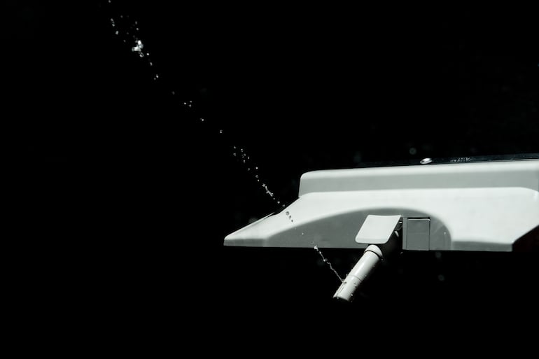 Limpieza para el usuario con ducha incorporada al inodoro.