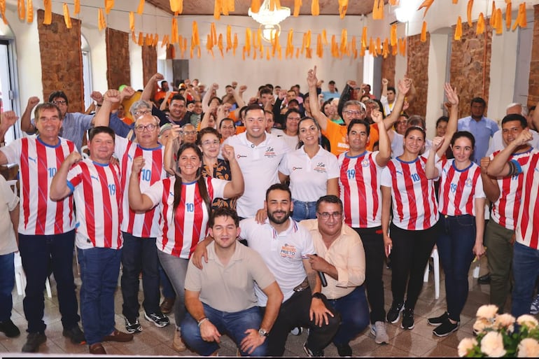 Miguel Prieto acompañó el lanzamiento de la precandidata a la intendencia de Acahay, Leticia Lezcano.