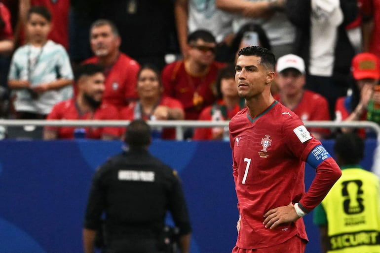El delantero de Portugal #07 Cristiano Ronaldo reacciona tras un empate en el partido de fútbol del Grupo K de la Copa del Mundo 2026 entre Portugal y la República Democrática del Congo en el Houston Stadium, en Houston.