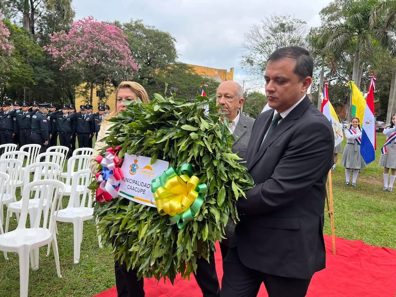 Entre muestras de respeto y gratitud, la Plaza Defensores del Chaco fue escenario de la tradicional entrega de coronas de laureles, un homenaje que mantiene viva la memoria de los excombatientes y su legado de valor y patriotismo.