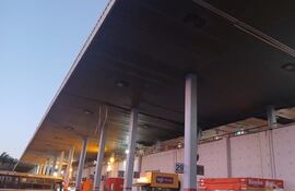 Zona de embarque de la Estación de Buses de Asunción.