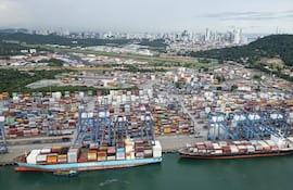 Puerto de Balboa, en la entrada por el Pacífico al Canal de Panamá.