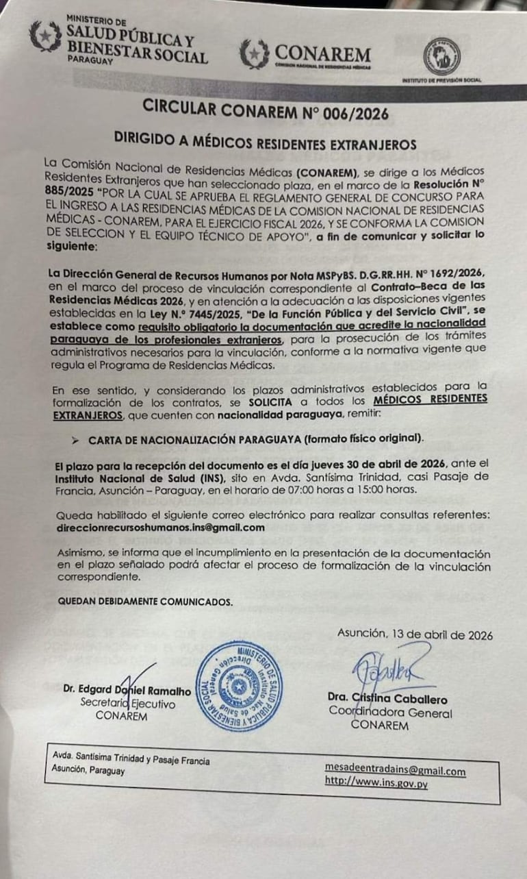 Documento oficial del Ministerio de Salud, con texto sobre requisitos para médicos residentes, sin personas visibles.