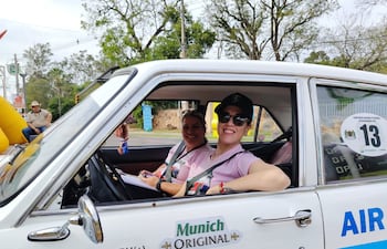 Stefania Grassi y Verónica Caballero (Peugeot 504 de 1977) se adjudicaron la victoria en el Rally de las Princesas.