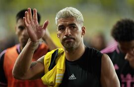 COLUMBUS, OHIO - OCTOBER 02: Luis Suarez #9 of Inter Miami CF waves to fans as he walks off the pitch after the game against the Columbus Crew at Lower.com Field on October 02, 2024 in Columbus, Ohio. Inter Miami CF won 3-2. Jason Mowry/Getty Images/AFP (Photo by Jason Mowry / GETTY IMAGES NORTH AMERICA / Getty Images via AFP)