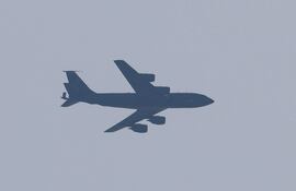 Un avión cisterna Boeing KC-135 como el que cayó en Irak.
