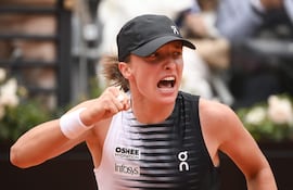 Iga Swiatek (24 años) celebra su victoria en cuartos de final de Roma contra Jessica Pegula.