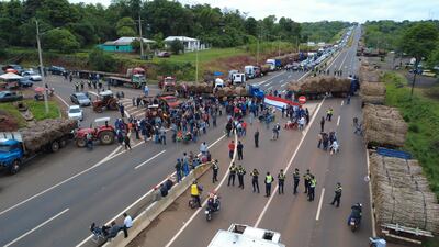 Cañicultores cierran hasta por dos horas el km 155 de la Ruta Py 02.